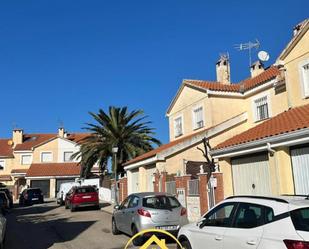 Vista exterior de Casa o xalet en venda en Cabañas de la Sagra amb Jardí privat, Terrassa i Traster