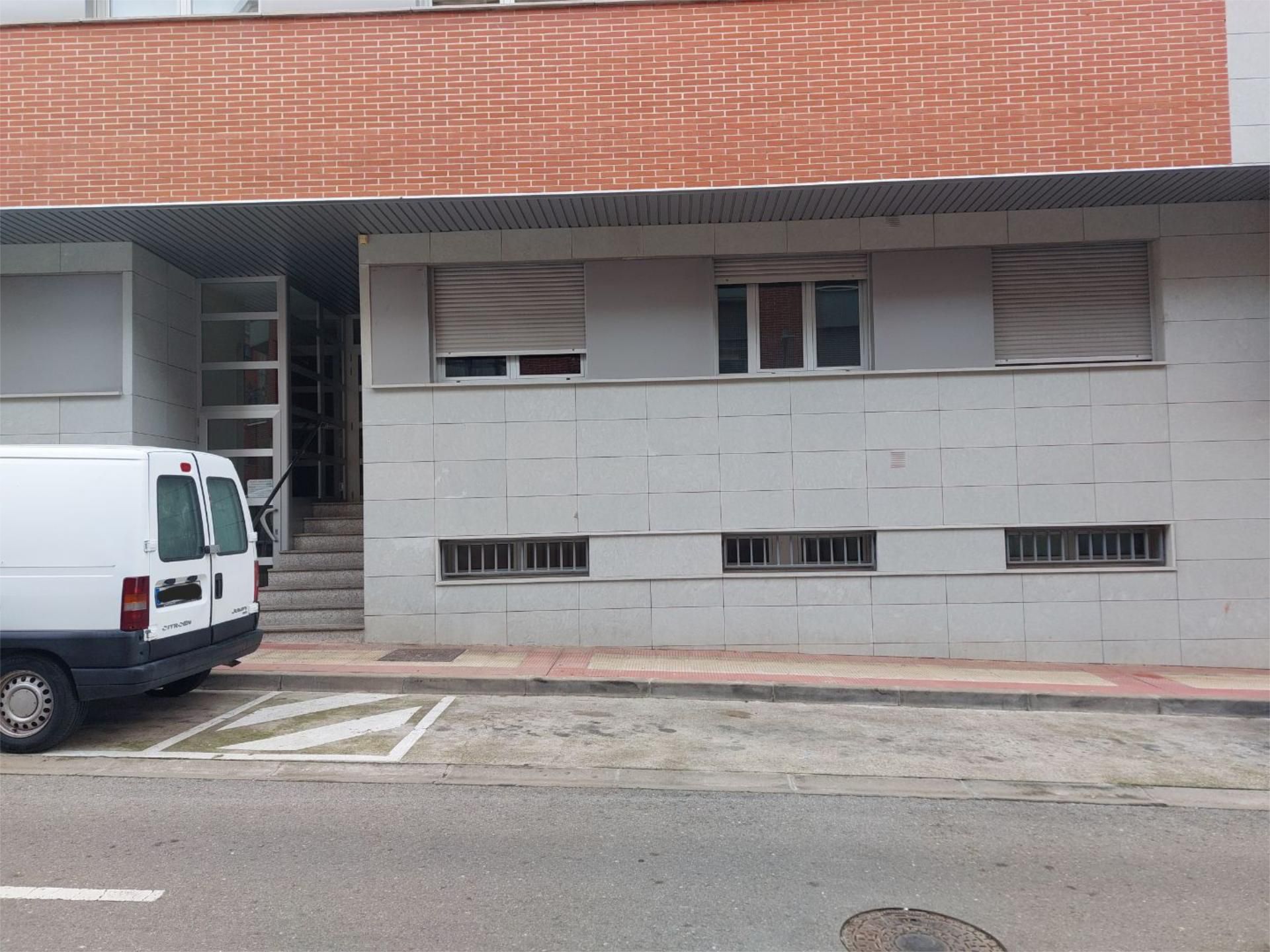 Vista exterior de Pis en venda en Villamediana de Iregua amb Piscina