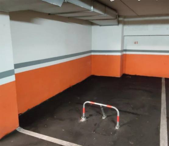 Garaje en Alquiler en Calle Muros del Nalón, 5 en La Florida