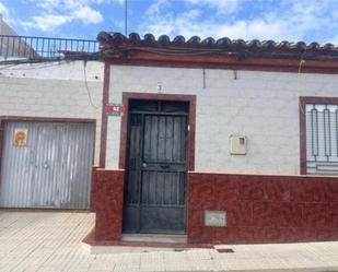 Exterior view of House or chalet for sale in Linares