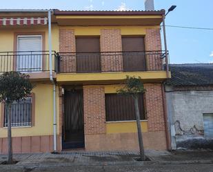 Exterior view of Single-family semi-detached for sale in Alcazarén  with Heating, Storage room and Balcony