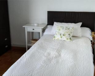 Bedroom of Flat to share in  Madrid Capital  with Heating, Private garden and Parquet flooring