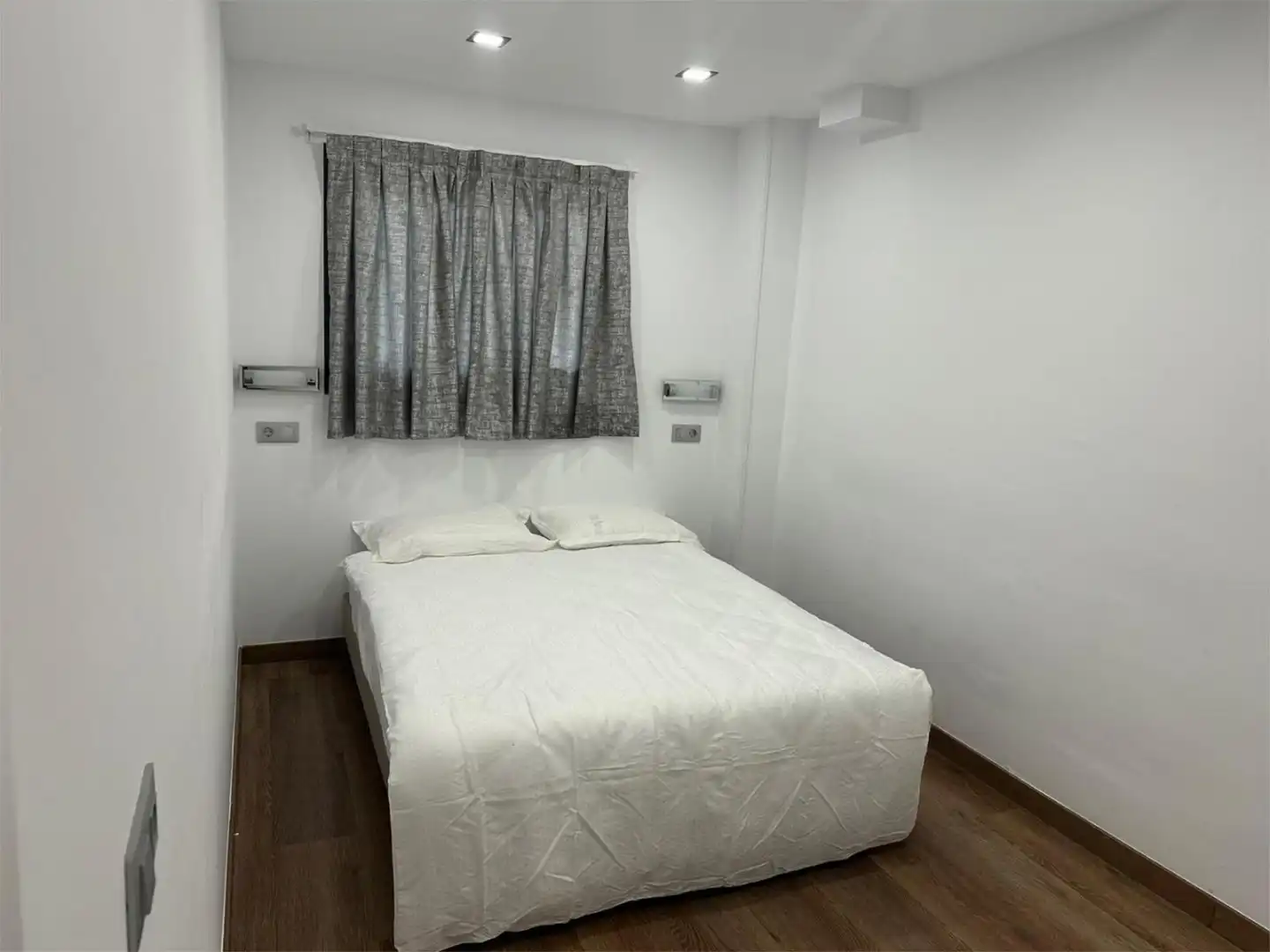 Wohnung zur Miete in Carrer Benito Jerónimo Feijóo, 1, Portals Nous Schlafzimmer von Wohnung zur Miete in Calvià mit Klimaanlage, Heizung und Privatgarten
