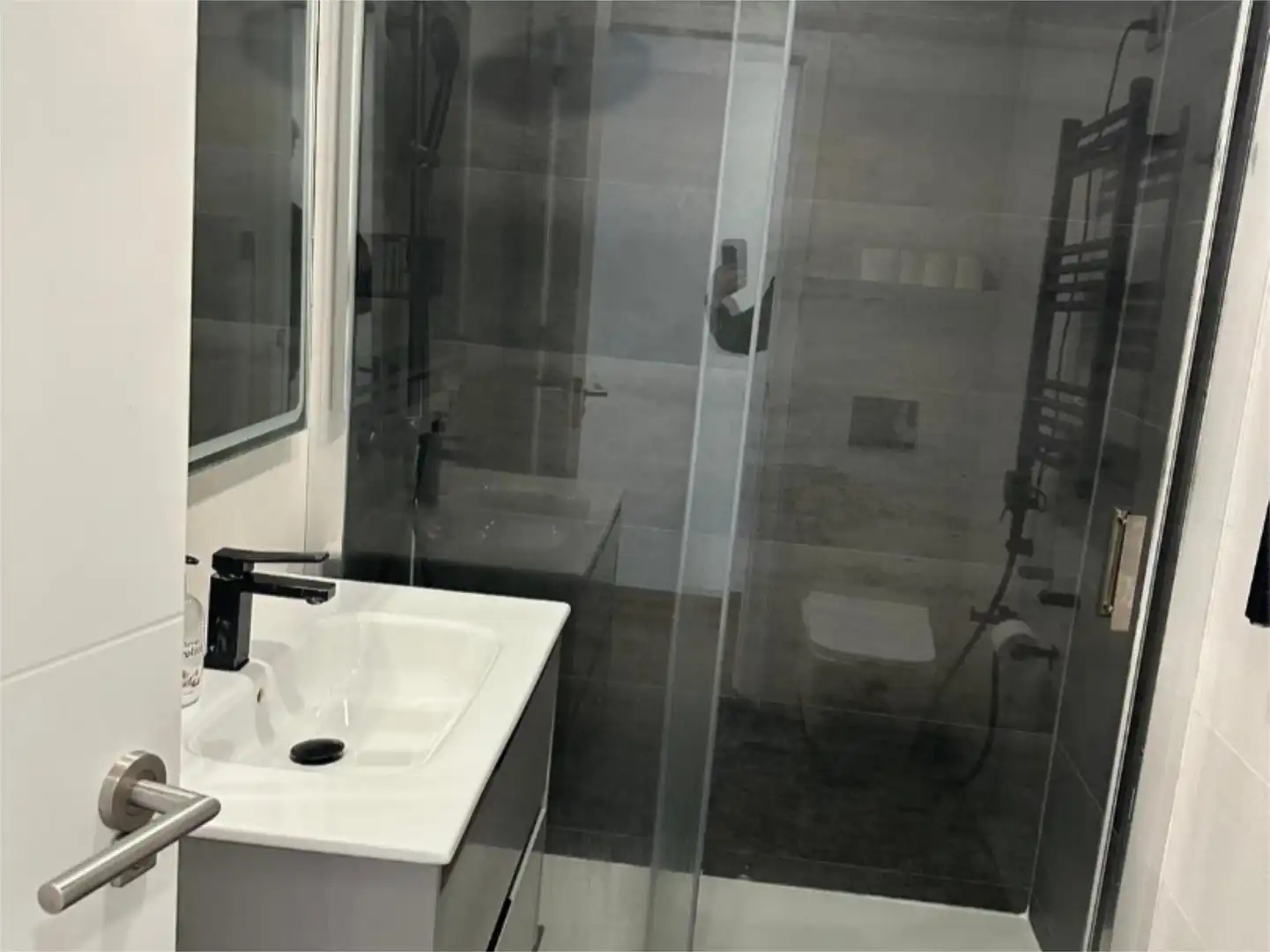 Wohnung zur Miete in Carrer Benito Jerónimo Feijóo, 1, Portals Nous Badezimmer von Wohnung zur Miete in Calvià mit Klimaanlage, Heizung und Privatgarten
