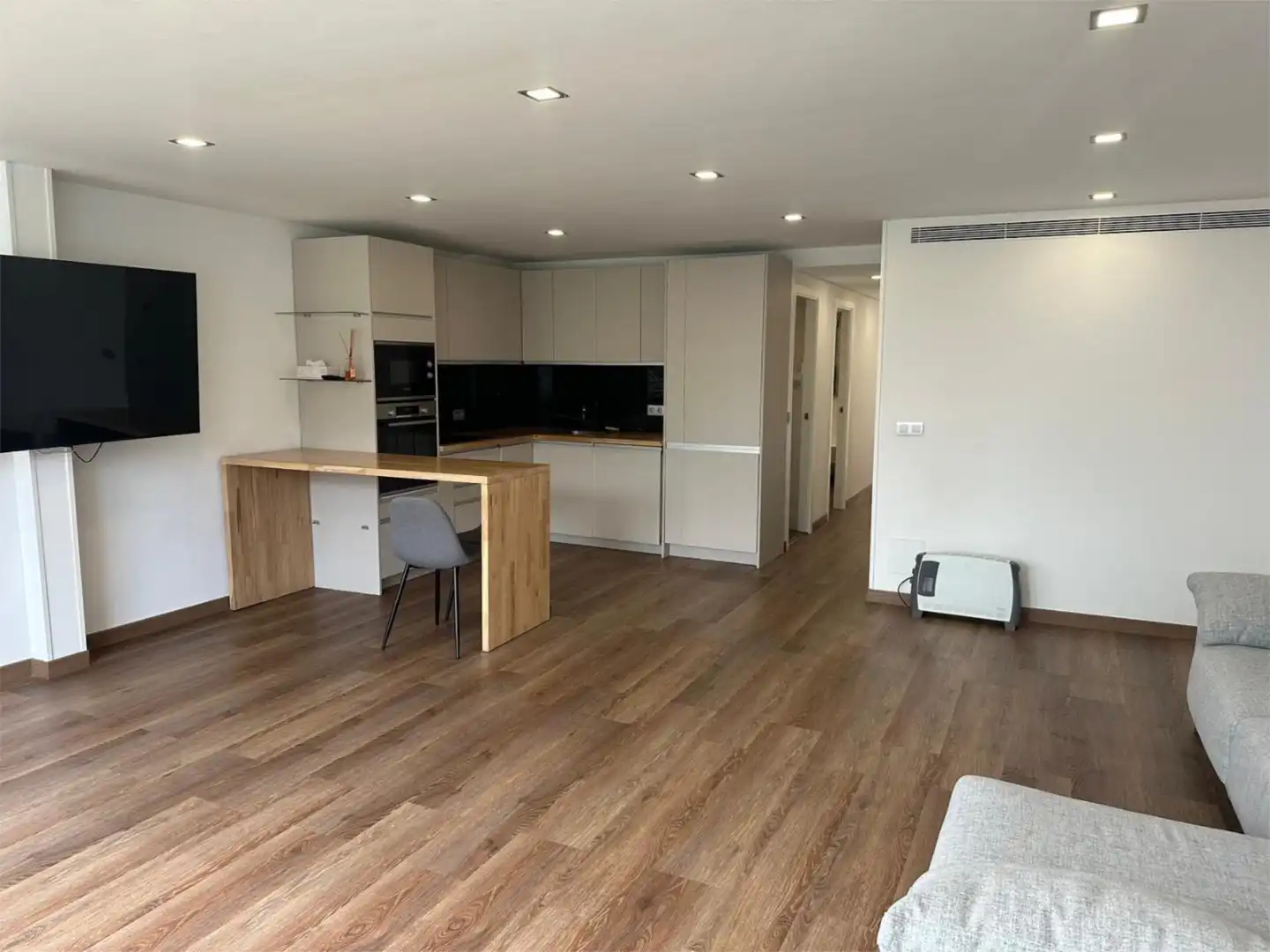 Wohnung zur Miete in Carrer Benito Jerónimo Feijóo, 1, Portals Nous Küche von Wohnung zur Miete in Calvià mit Klimaanlage, Heizung und Privatgarten