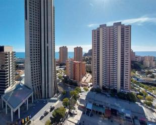 Vista exterior de Pis en venda en Benidorm amb Aire condicionat, Terrassa i Piscina