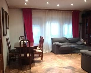 Living room of House or chalet for sale in  Madrid Capital  with Air Conditioner, Heating and Private garden