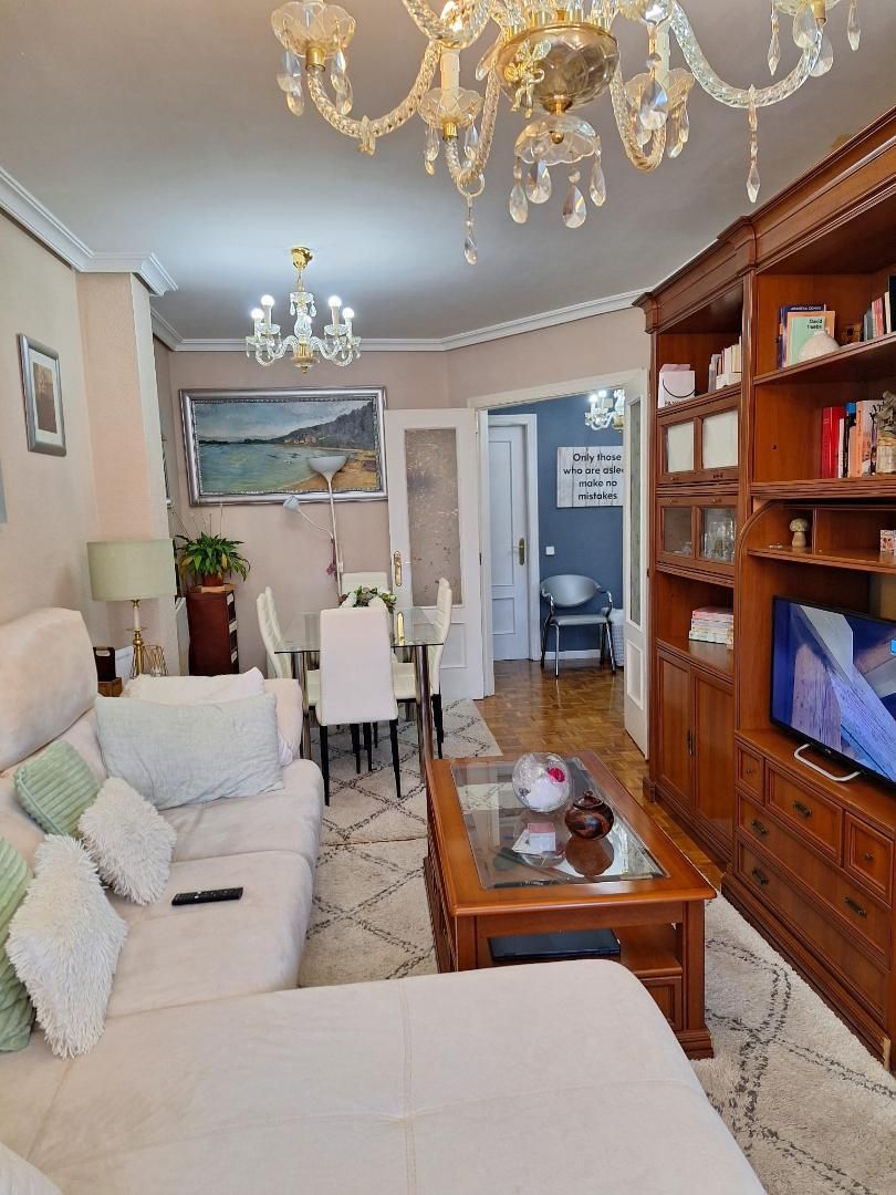 Living room of Flat for sale in Oviedo   with Heating, Parquet flooring and Terrace