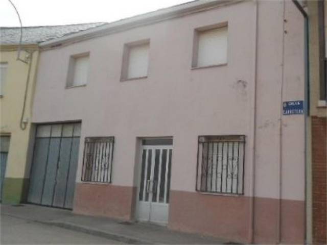 Casa adosada en Venta en Calle Carretera, 36 en Villagatón