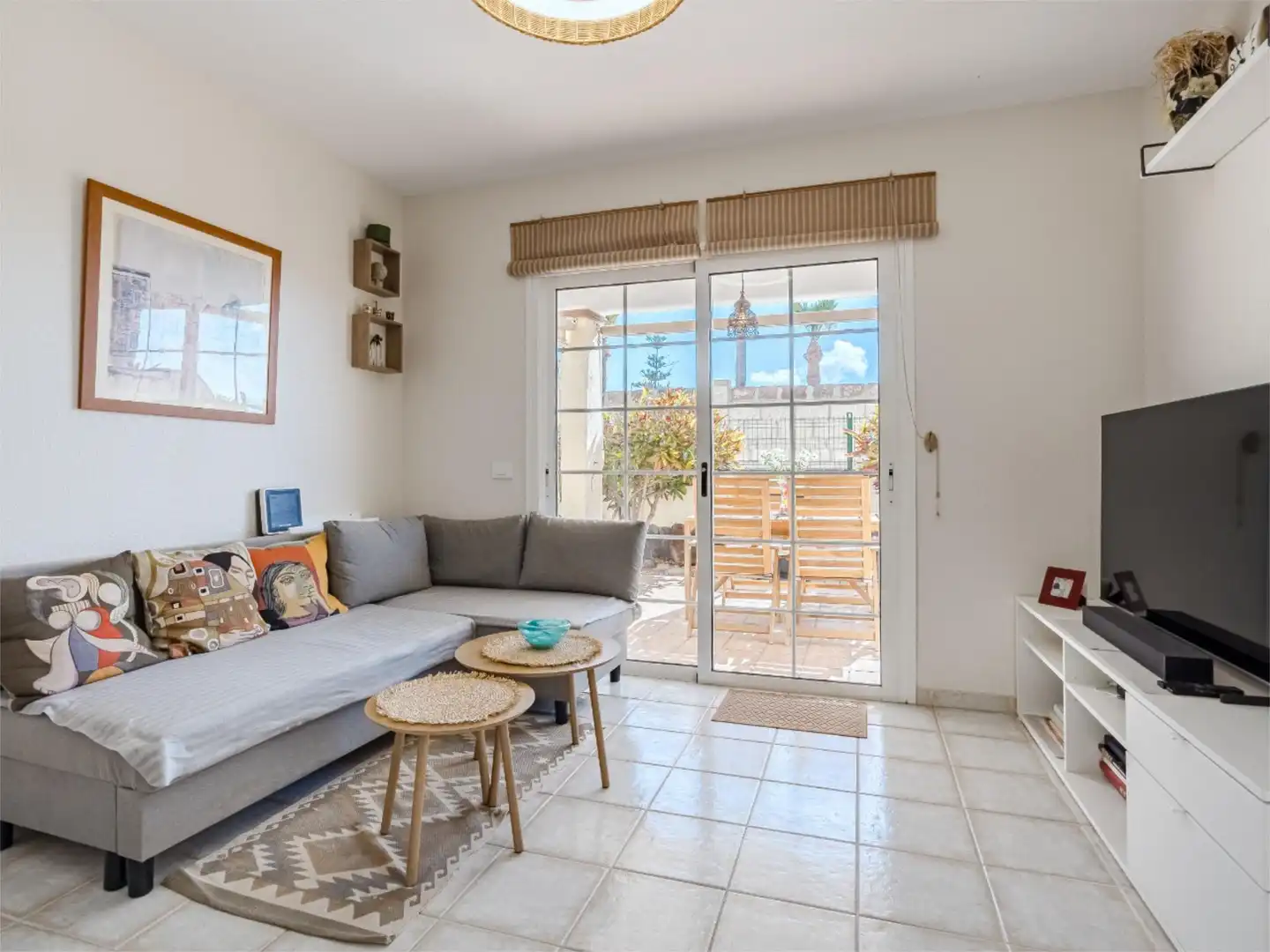 Vista exterior de Piso en venta en Arona con Terraza, Piscina y Balcón