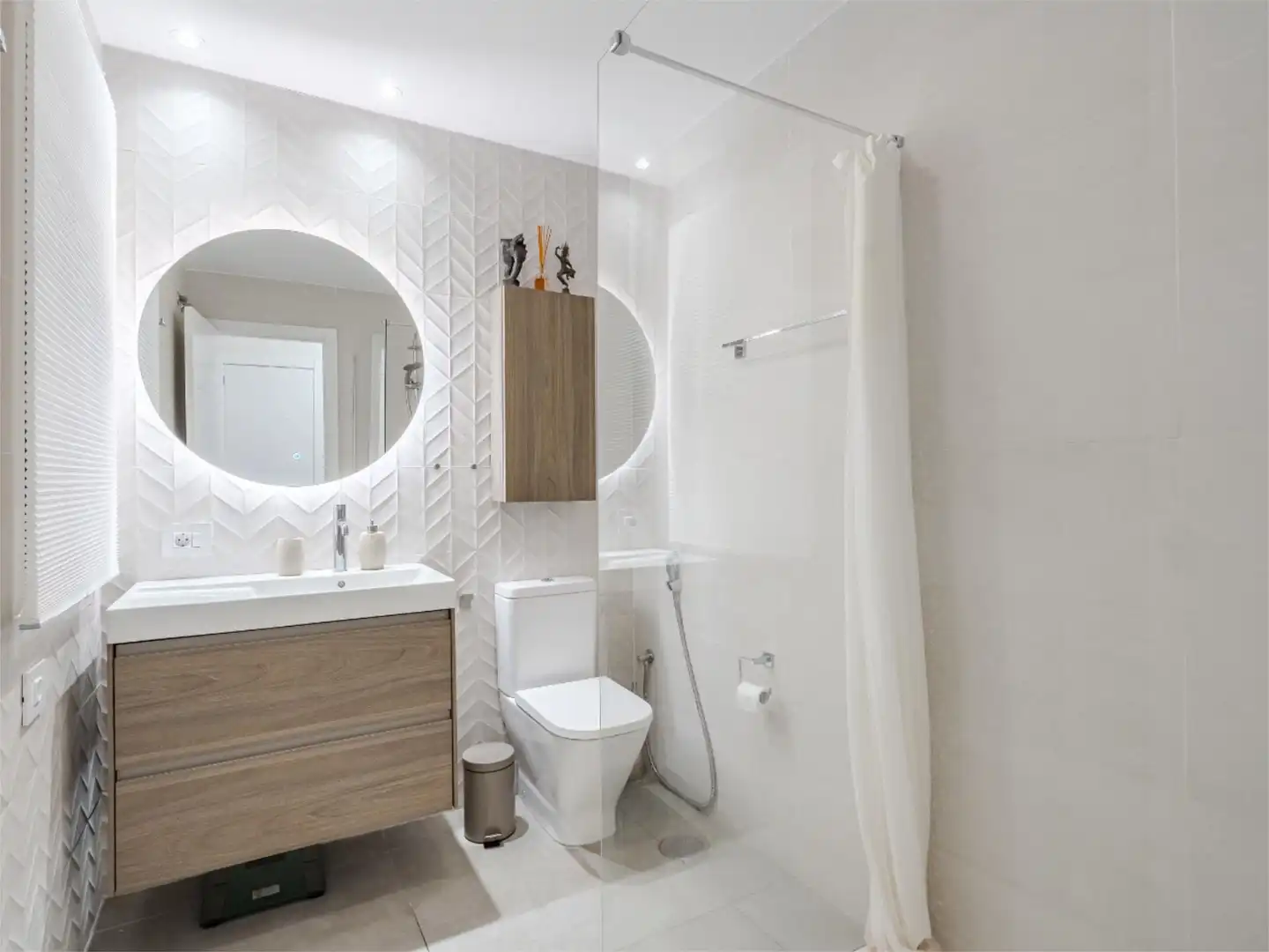 Baño de Piso en venta en Arona con Terraza, Piscina y Balcón