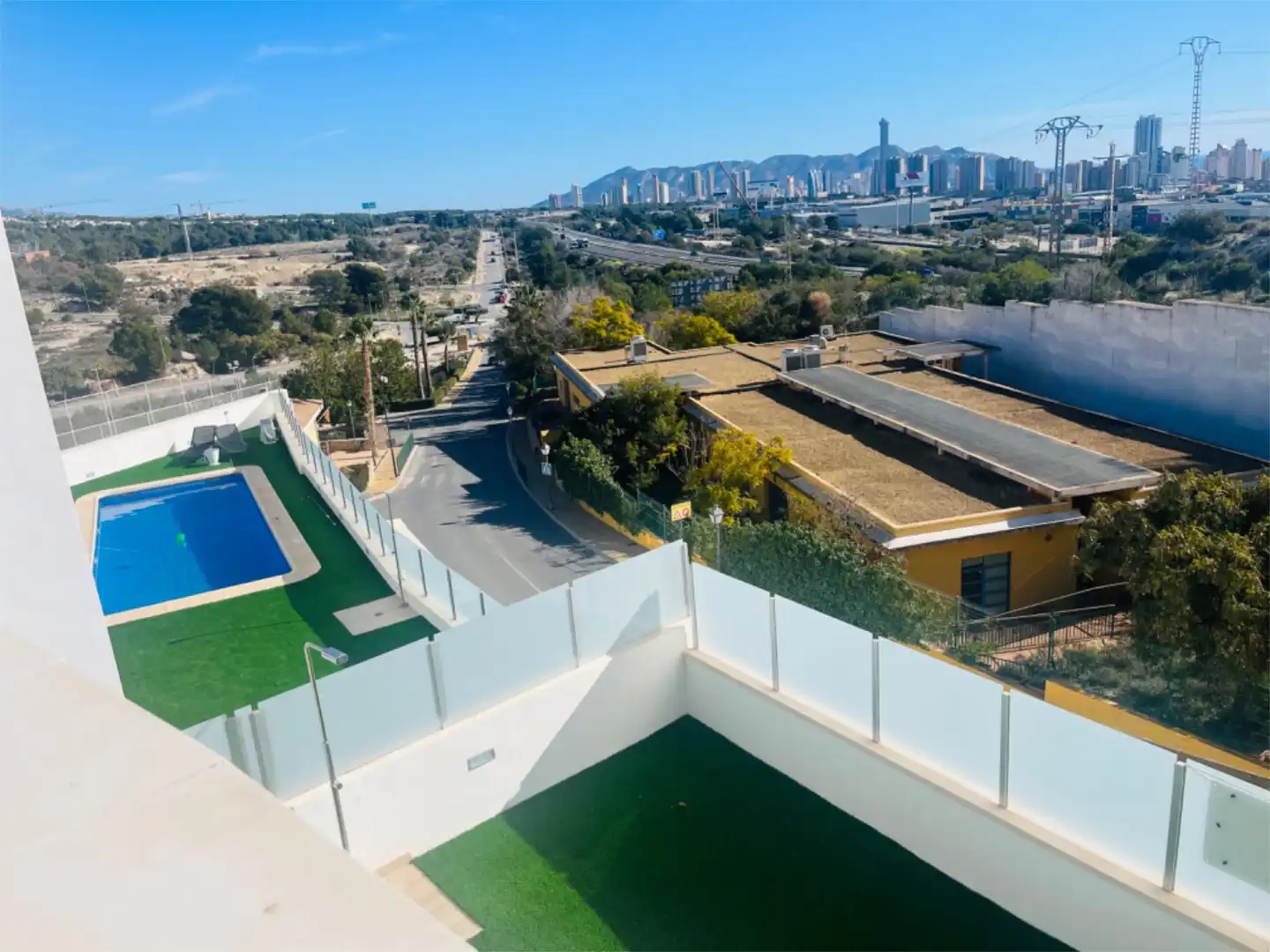 Casa adosada en venda a Avenida Costa Brava, 19, Balcón de Finestrat - Terra Marina Vista exterior de Casa adosada en venda en Finestrat amb Aire condicionat, Terrassa i Piscina
