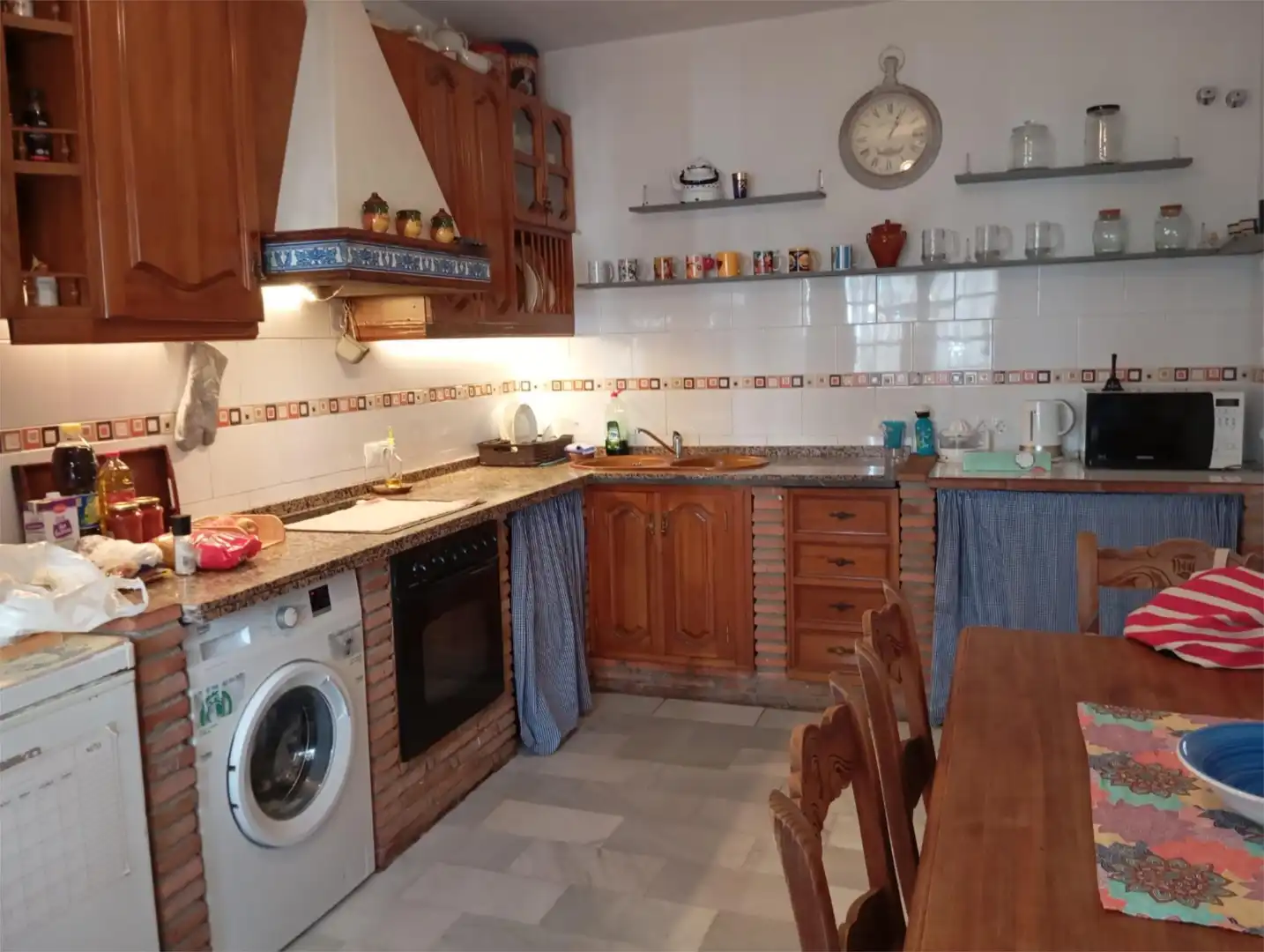Casa adosada en venda a Calle Guadalmina, 35, Benahavís pueblo Cuina de Casa adosada en venda en Benahavís amb Piscina