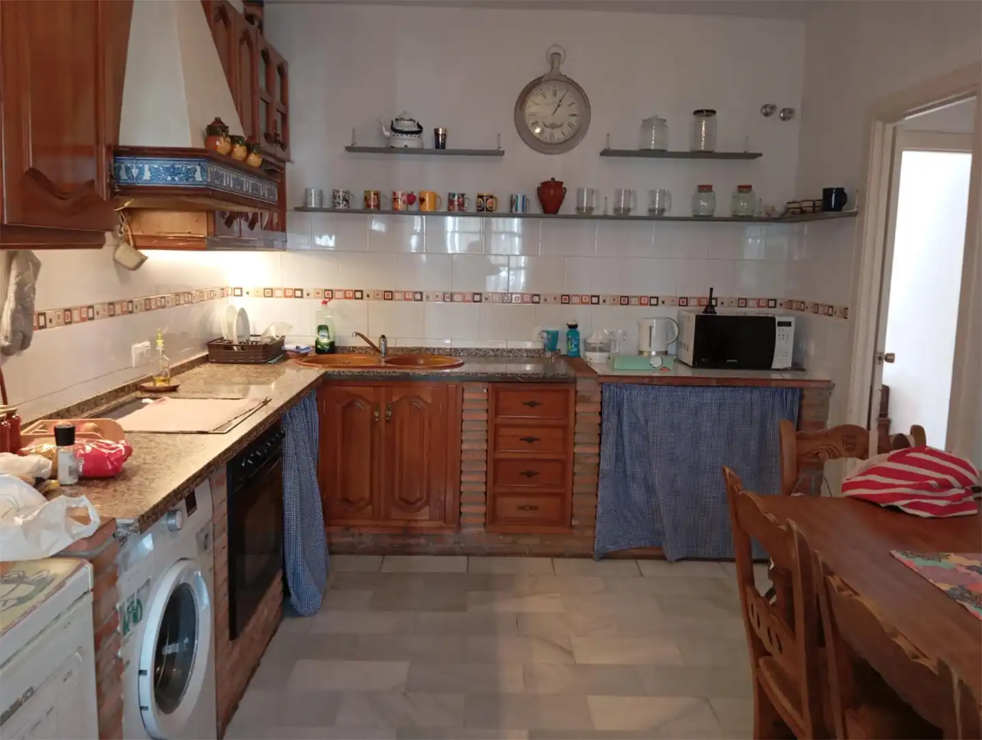 Casa adosada en venda a Calle Guadalmina, 35, Benahavís pueblo Cuina de Casa adosada en venda en Benahavís amb Piscina