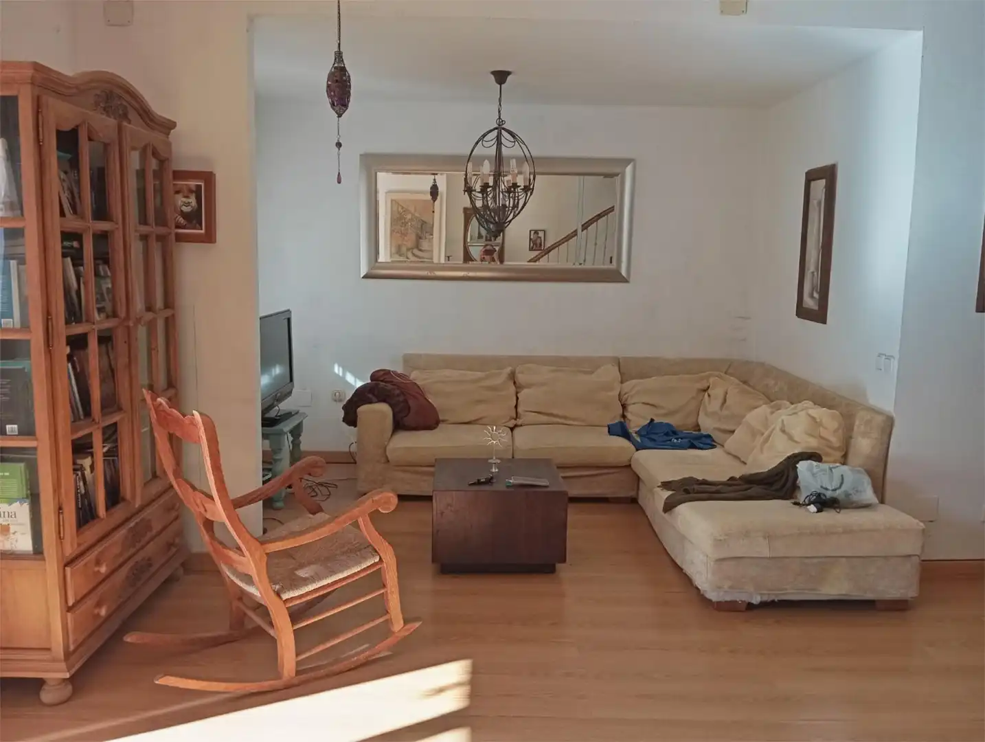 Casa adosada en venda a Calle Guadalmina, 35, Benahavís pueblo Sala d'estar de Casa adosada en venda en Benahavís amb Piscina