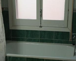 Bathroom of Flat to rent in Tortosa  with Furnished, Oven and Washing machine