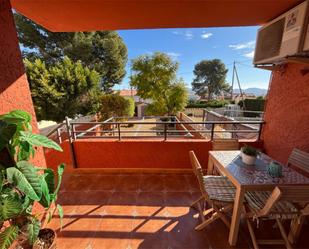 Jardí de Casa adosada en venda en La Nucia amb Aire condicionat, Terrassa i Piscina