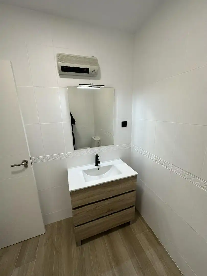 Zimmer in Calle los Romeros, 11, San Ildefonso - Catedral Badezimmer von Wohnung zur untervermieten in Jaén mit Klimaanlage, Heizung und Parkett