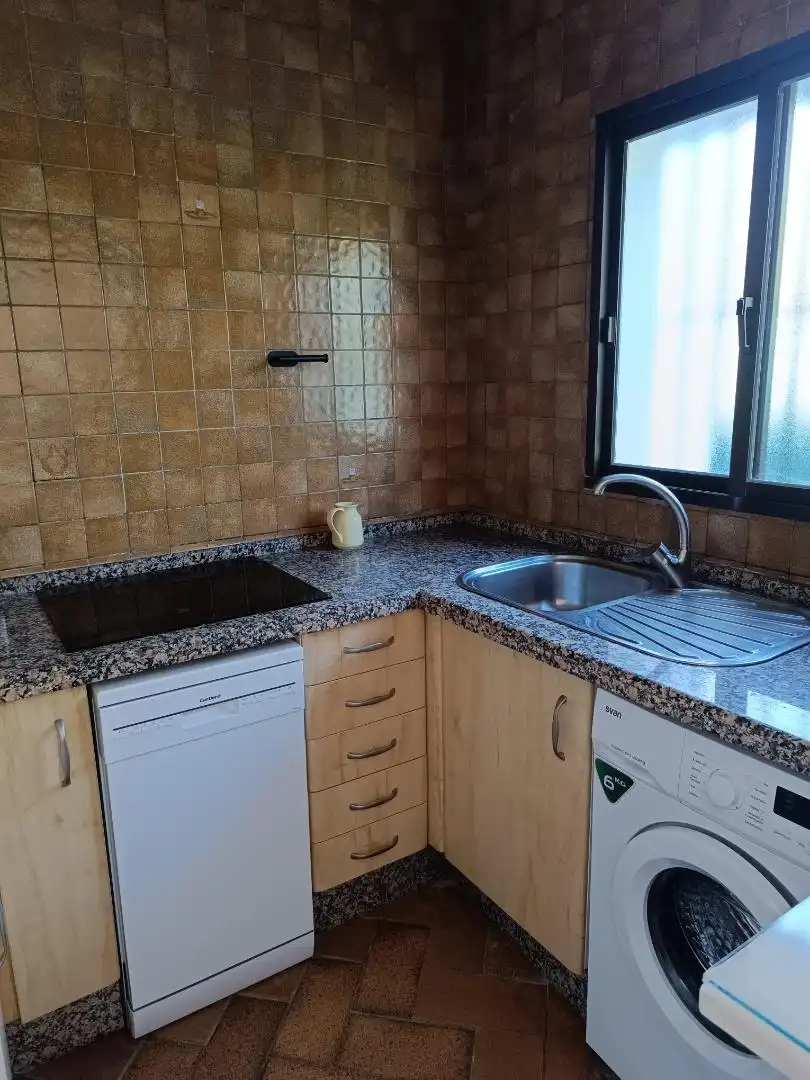 Cuina de Casa o xalet de lloguer en Barbate amb Jardí privat, Moblat i Forn