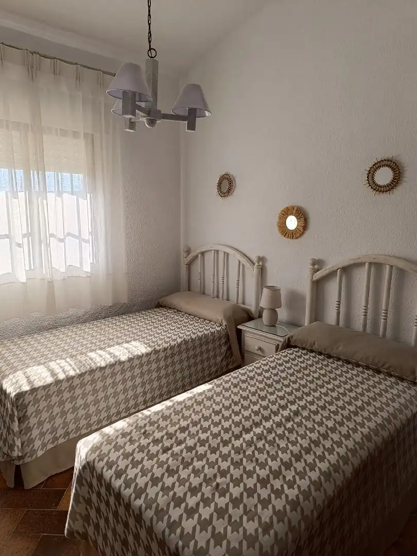 Dormitori de Casa o xalet de lloguer en Barbate amb Jardí privat, Moblat i Forn
