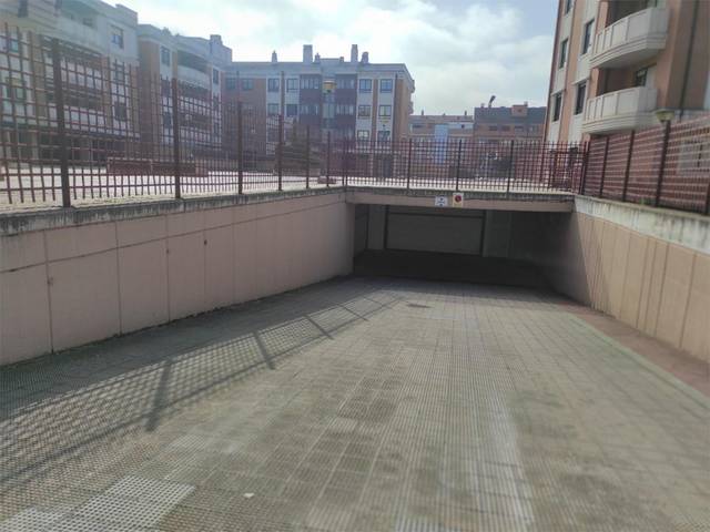 Garaje en Alquiler en Plaza Castilla y León, 139 en Covaresa