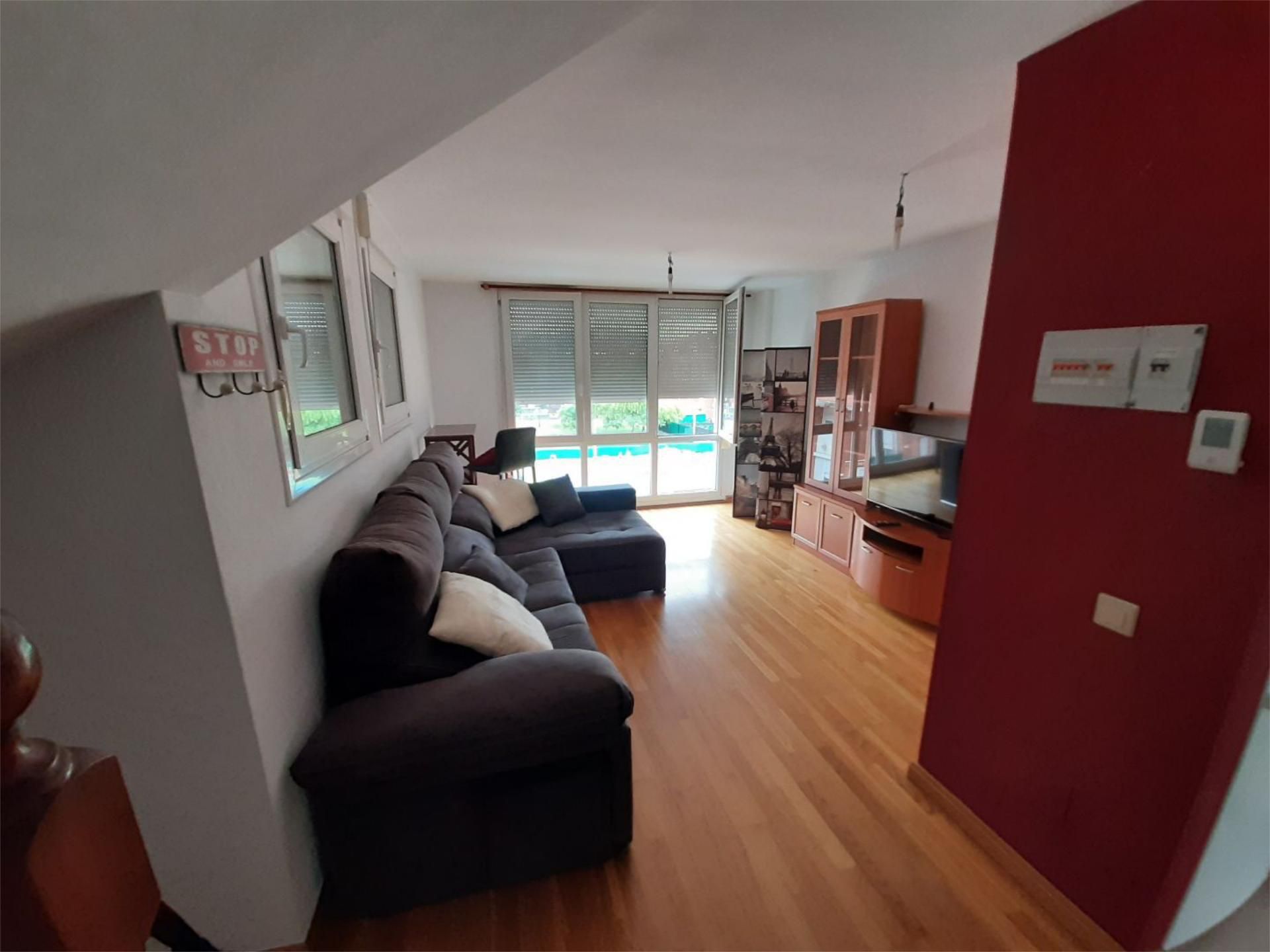 Sala d'estar de Dúplex en venda en Torrelavega  amb Piscina