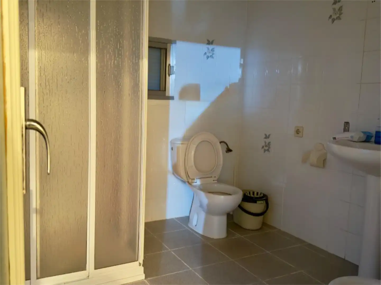 Casa adosada en venta en Camino Viejo, 24, Bailén Baño de Casa adosada en venta en Bailén con Aire acondicionado, Jardín privado y Trastero