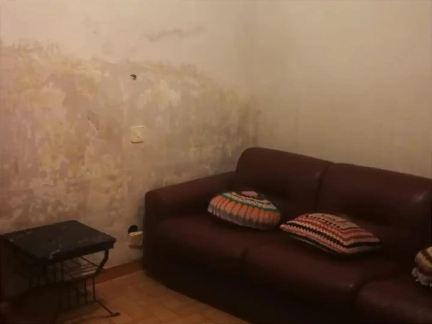 Casa adosada en venda a Callejón Caño Grande, 22, La Puebla de Montalbán Sala d'estar de Casa adosada en venda en La Puebla de Montalbán