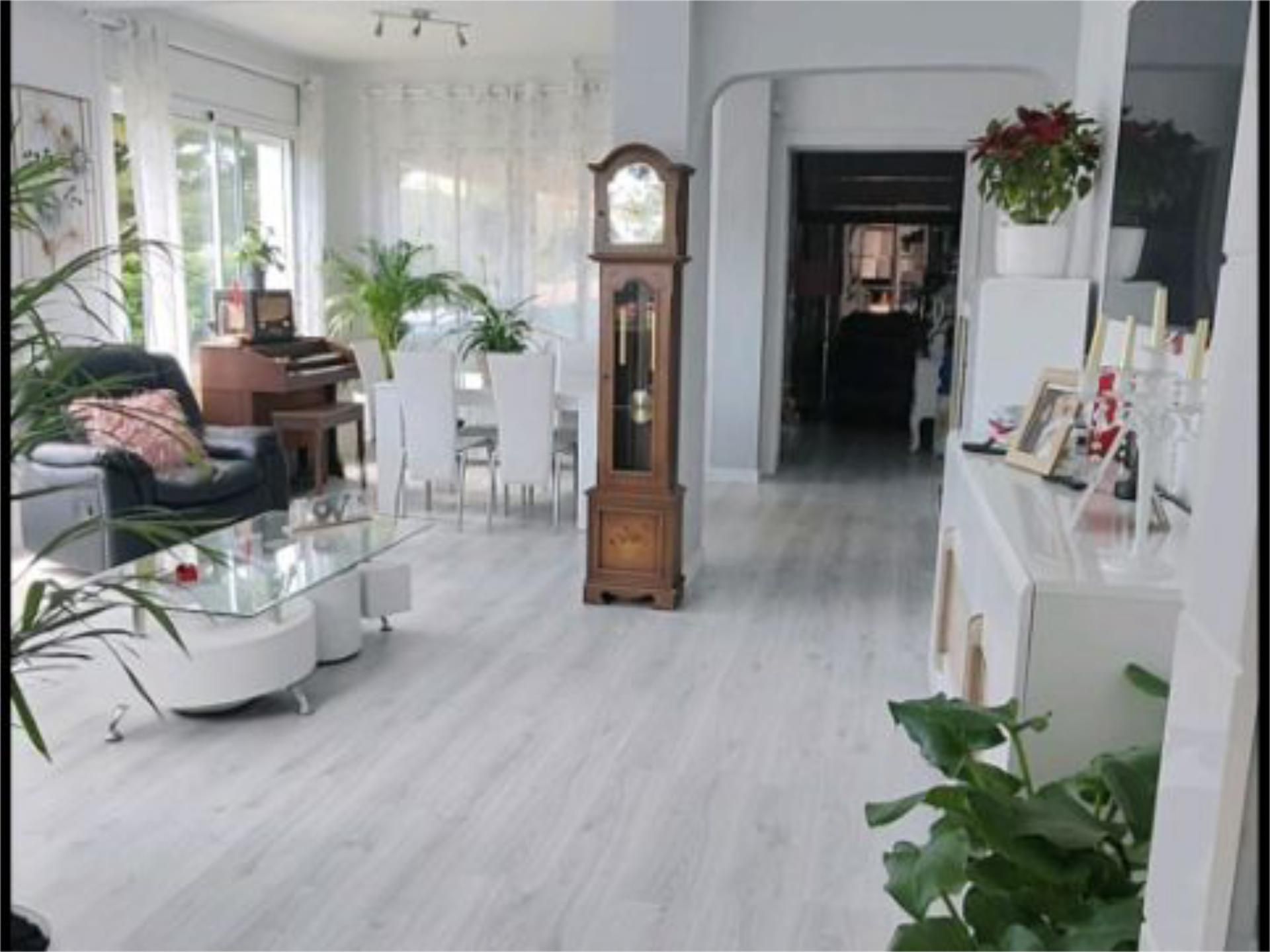 Sala d'estar de Casa o xalet en venda en Sant Salvador de Guardiola amb Aire condicionat, Terrassa i Piscina