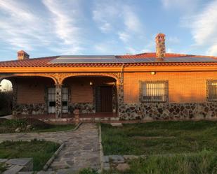 Vista exterior de Casa o xalet en venda en Badajoz Capital amb Aire condicionat, Terrassa i Piscina