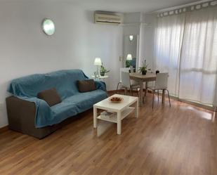 Sala d'estar de Apartament de lloguer en Torremolinos amb Aire condicionat, Parquet i Moblat