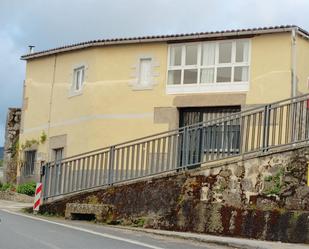 Vista exterior de Casa adosada en venda en Parada de Sil amb Calefacció i Moblat