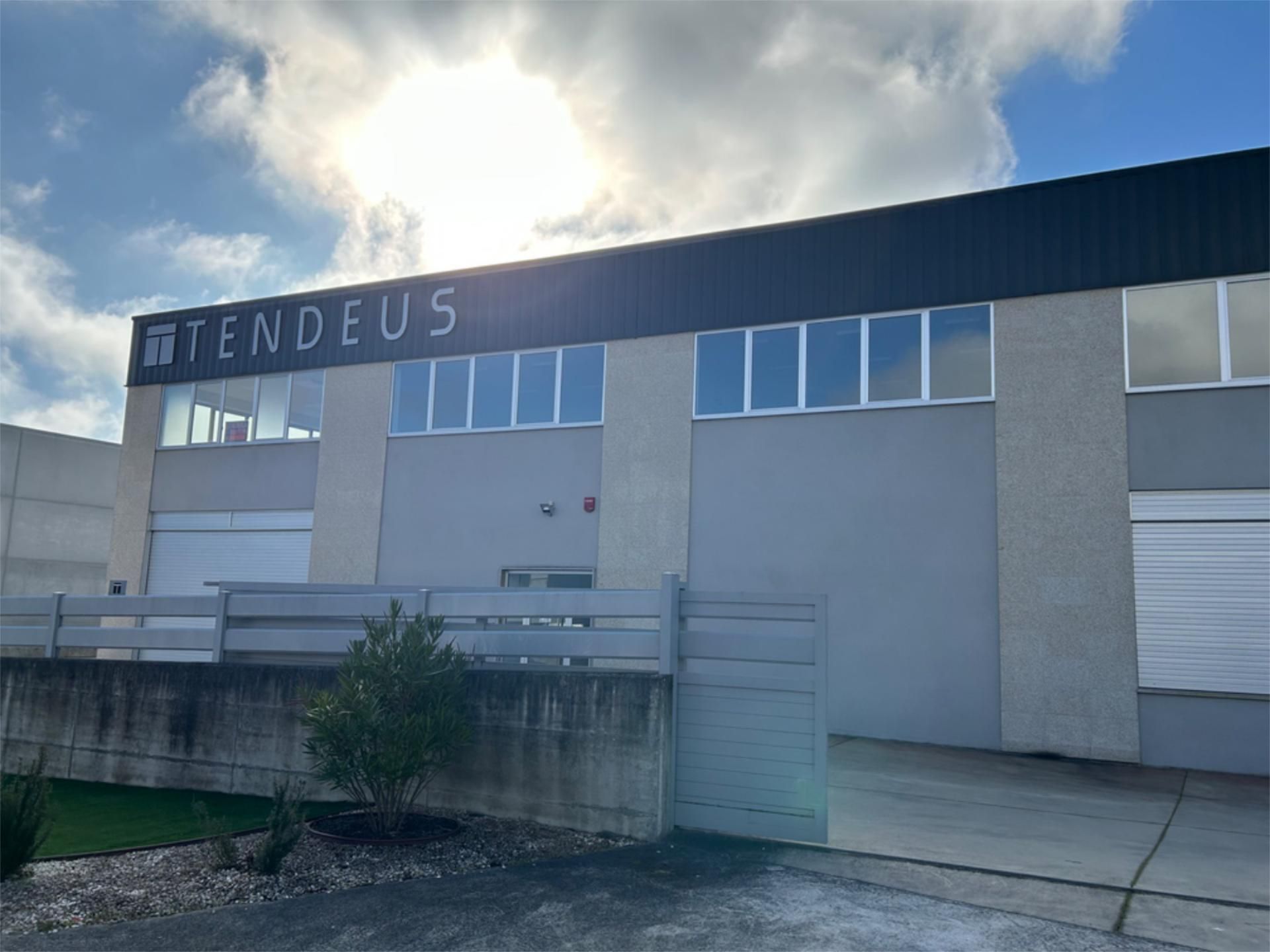 Vista exterior de Nau industrial de lloguer en O Pereiro de Aguiar  amb Aire condicionat, Calefacció i Parquet