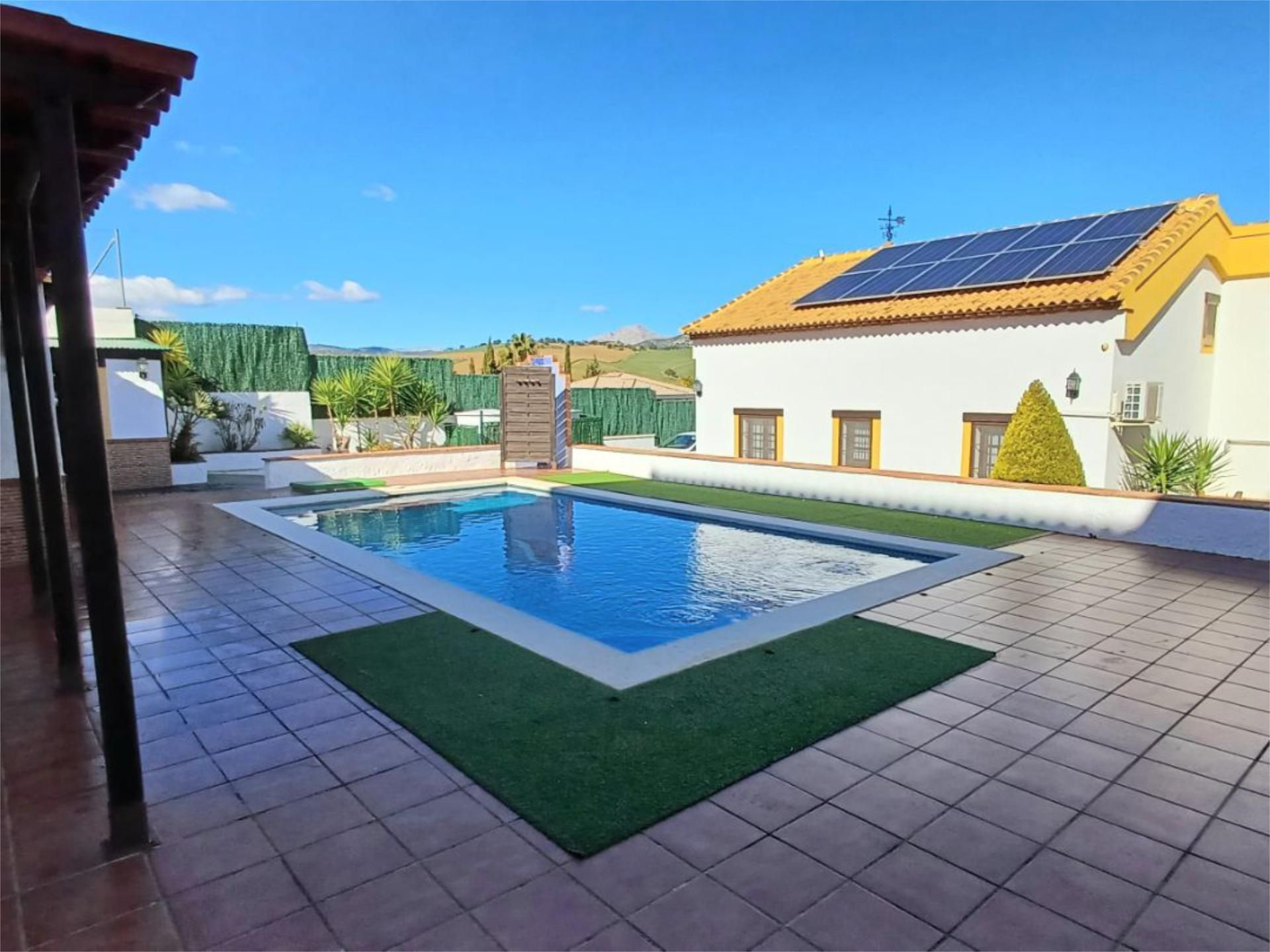 Swimming pool of House or chalet for sale in Casabermeja  with Air Conditioner, Heating and Private garden
