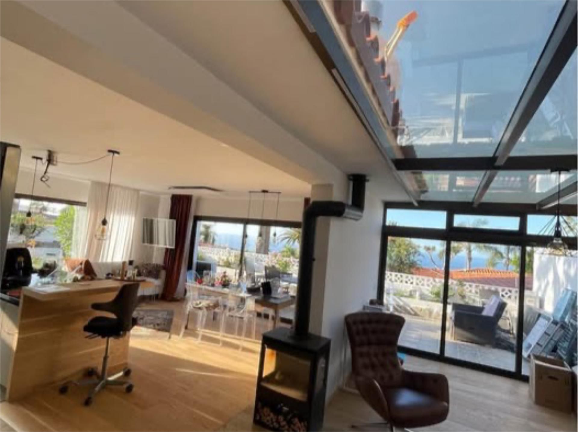 Sala d'estar de Casa o xalet en venda en La Orotava amb Aire condicionat, Calefacció i Jardí privat