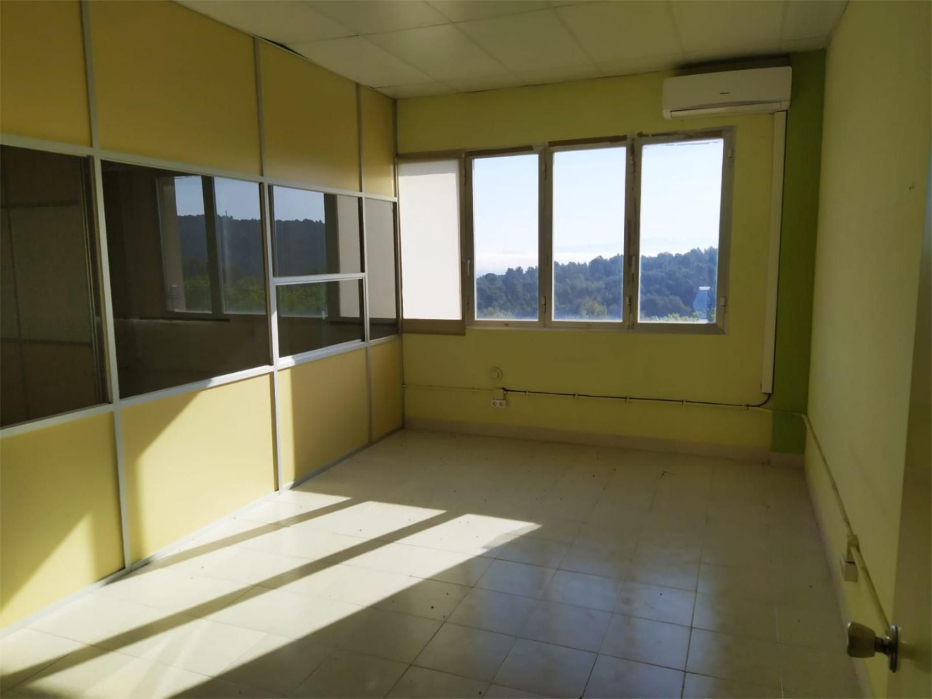 Industrial buildings to rent in Llers  with Air Conditioner