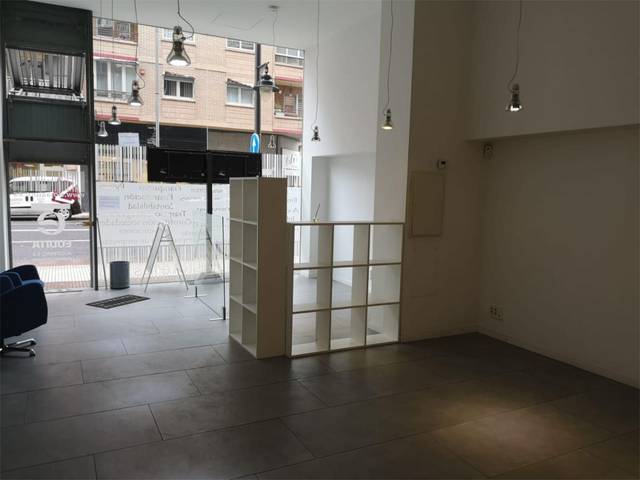 Local comercial en Alquiler en Calle Marqués de Murrieta, 33 en Juzgados