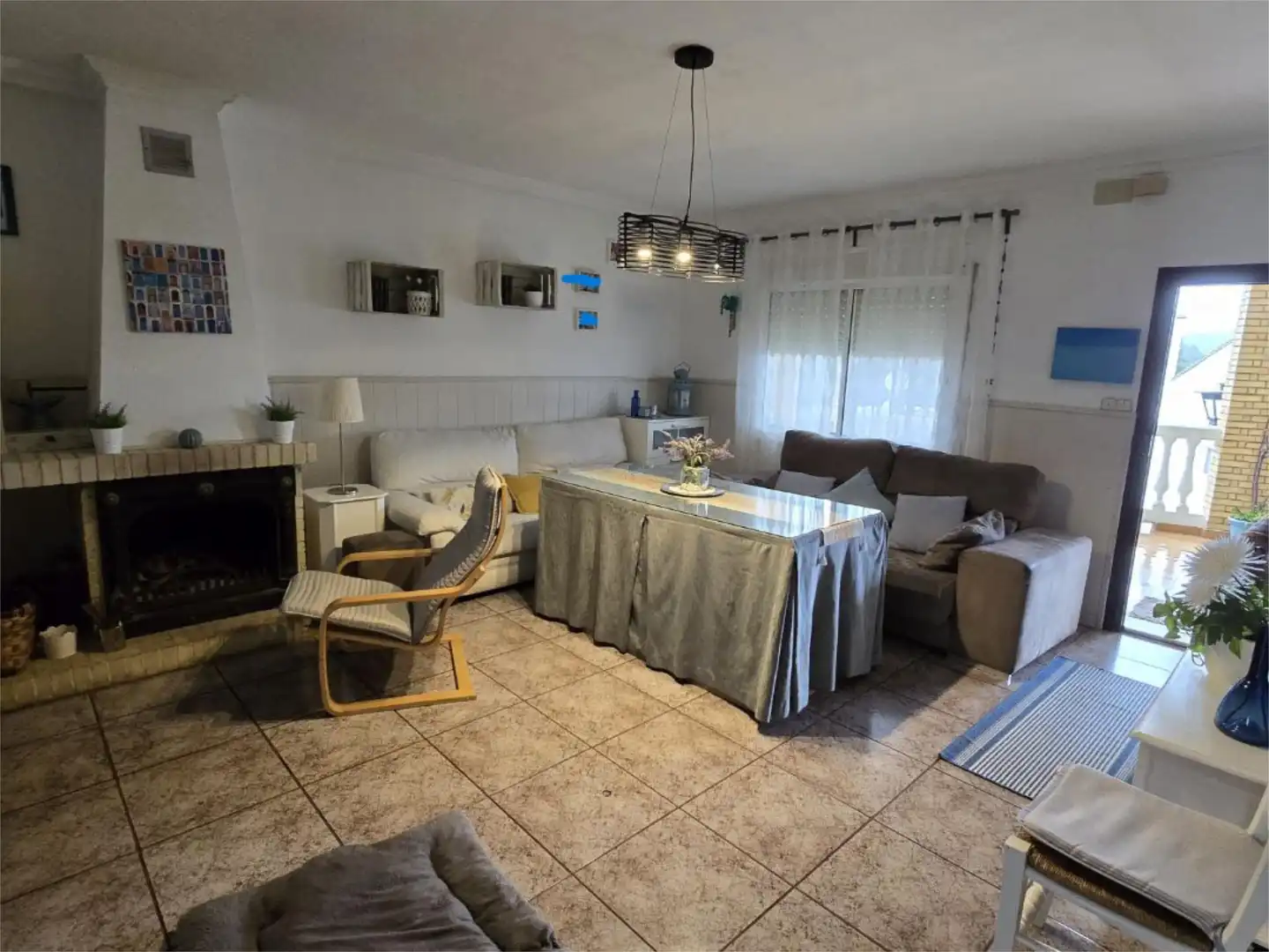 Sala de estar de Casa adosada en venta en Santa Ana la Real con Calefacción, Terraza y Trastero