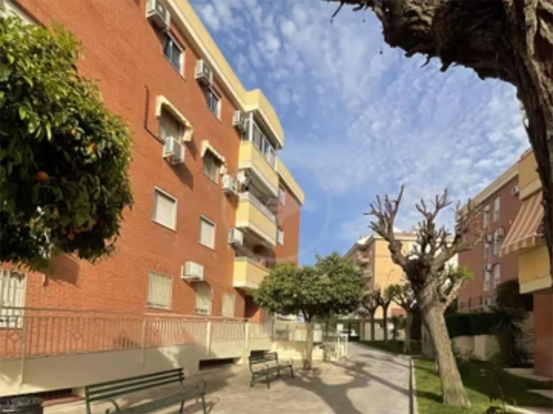 Vista exterior de Pis de lloguer en Linares amb Aire condicionat, Calefacció i Jardí privat