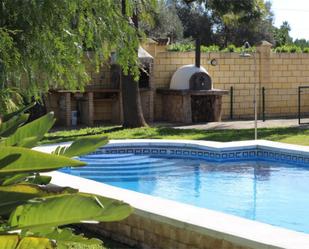 Piscina de Casa o xalet en venda en La Rinconada amb Aire condicionat i Piscina