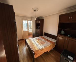 Dormitori de Apartament per a compartir en Oviedo  amb Terrassa, Aparcament comunitari i Balcó