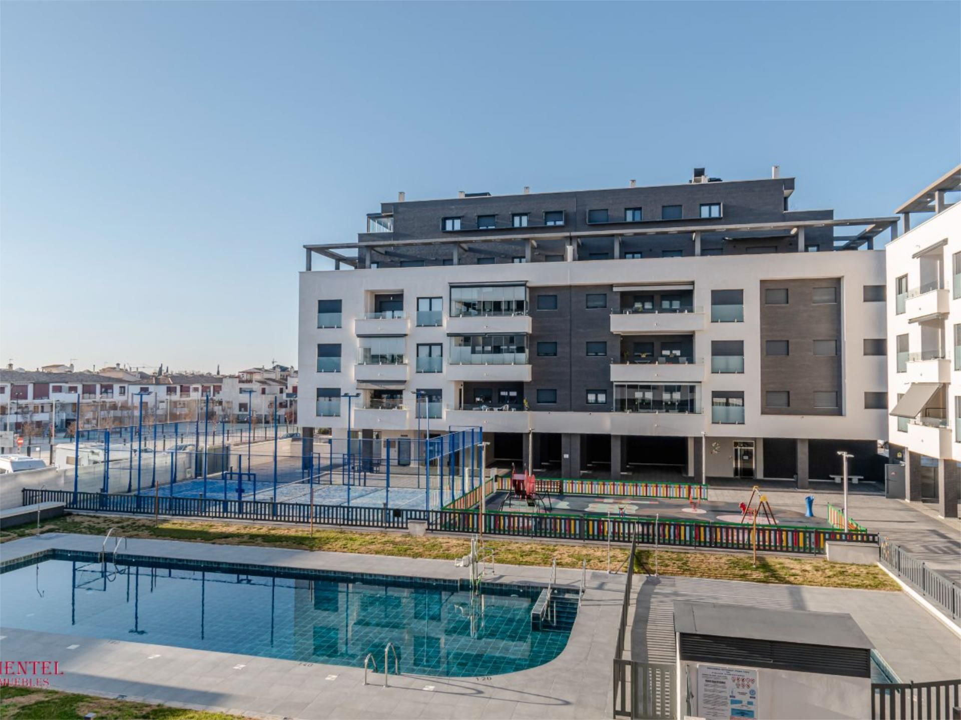 Piscina de Pis en venda en Armilla amb Aire condicionat, Calefacció i Jardí privat