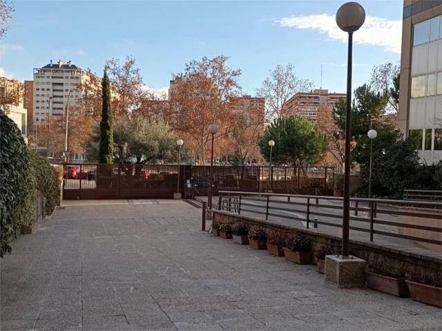 Garaje en Alquiler en Calle de Santiago de Compostela, 92 en Peñagrande