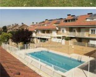 Piscina de Casa adosada en venda en Valdemoro amb Calefacció, Jardí privat i Terrassa