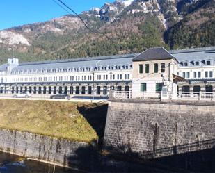 Vista exterior de Apartament en venda en Canfranc amb Calefacció, Jardí privat i Parquet