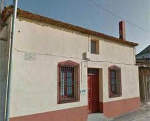 Vista exterior de Casa o xalet en venda en San Cristóbal de Cuéllar amb Jardí privat