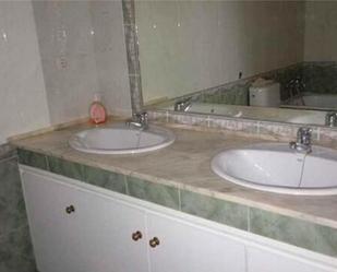 Bathroom of Apartment for sale in Zafra