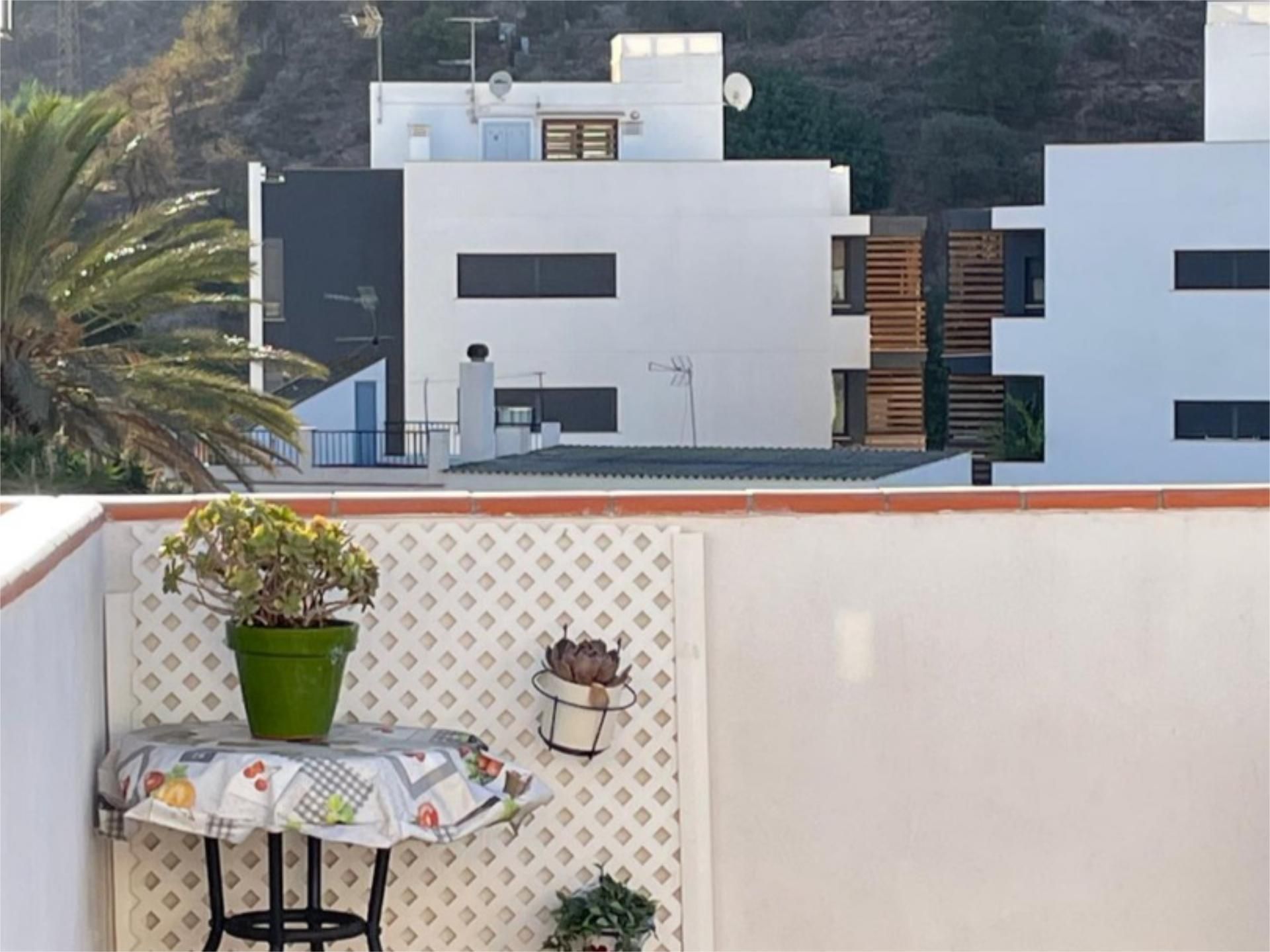 Vista exterior de Dúplex en venda en Vélez de Benaudalla amb Aire condicionat, Calefacció i Jardí privat