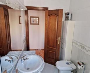 Bathroom of Flat for sale in  Granada Capital  with Terrace