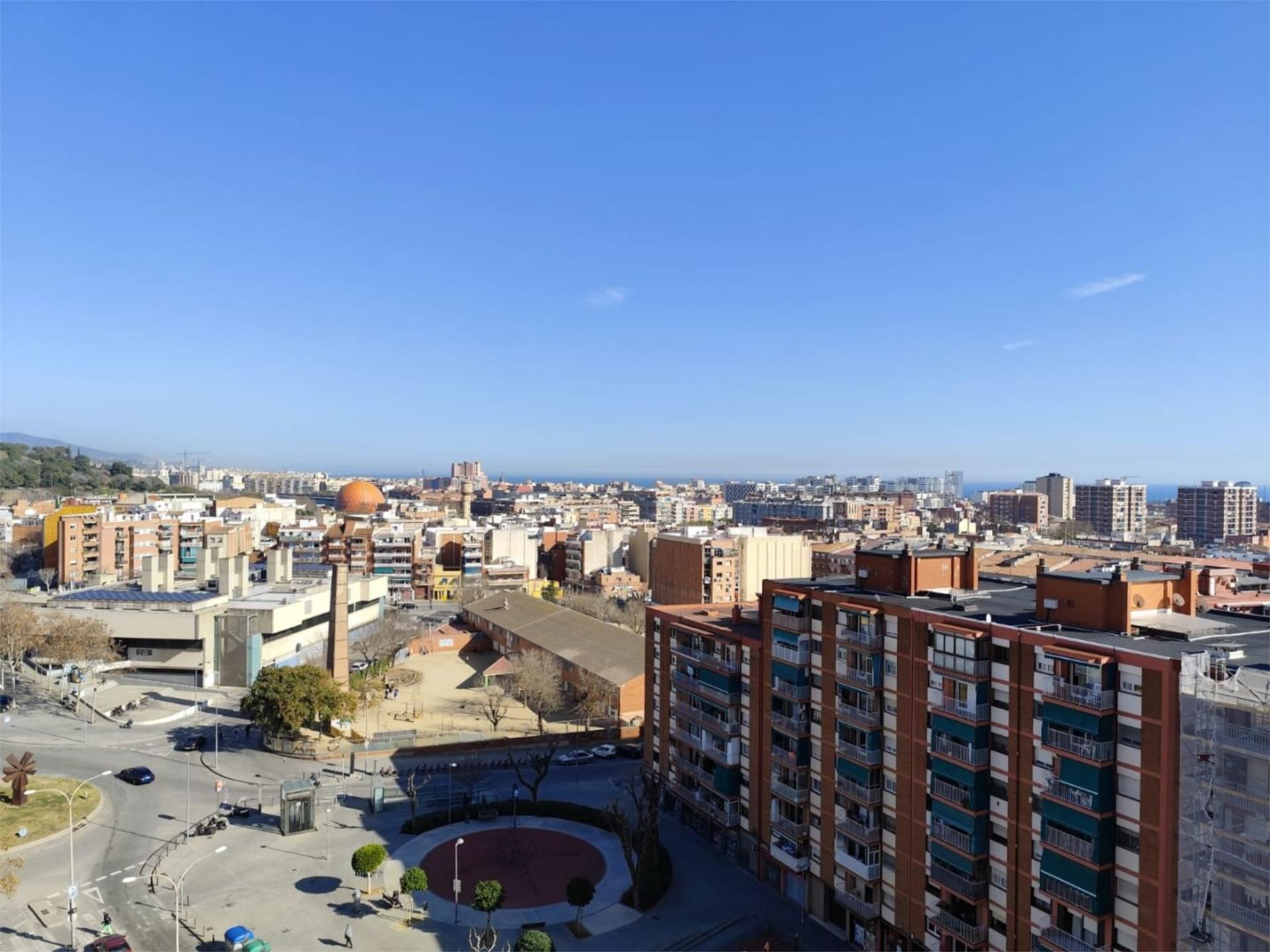 Vista exterior de Pis per a compartir en Badalona amb Moblat i Balcó